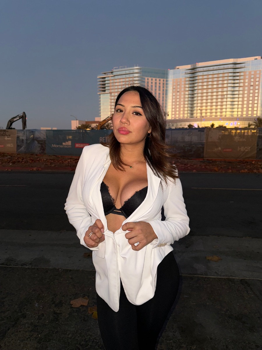 Take a pause and enjoy Ali Cruz — streaming from Balikpapan