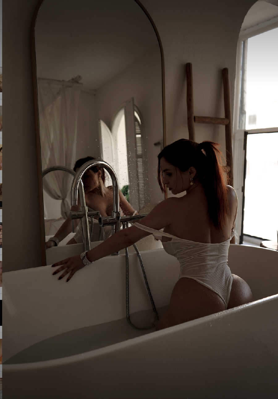 A playful frame from Miranda Faith nude — online in Balikpapan