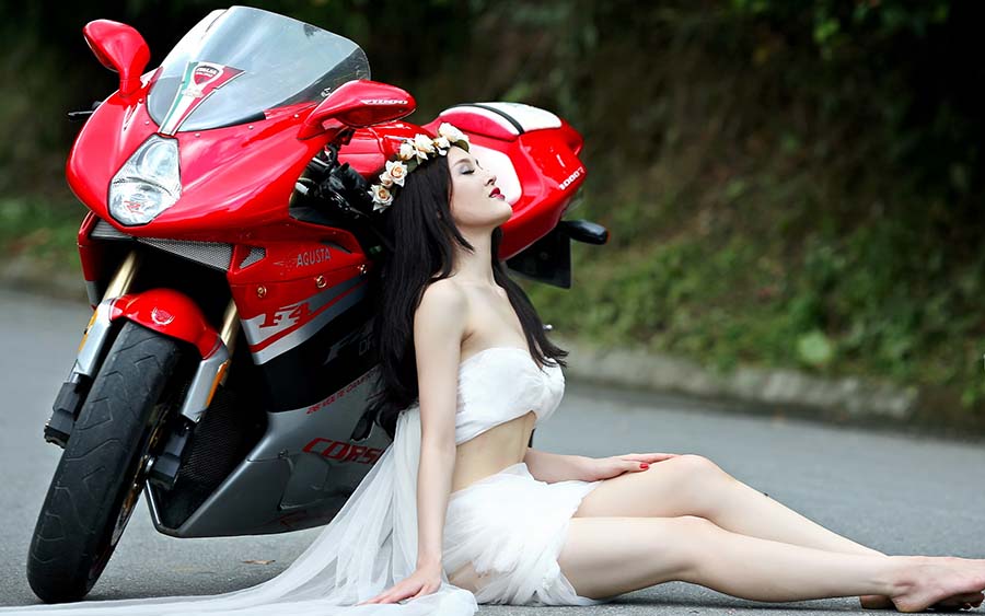 Beautiful girls and motorcycles in Balikpapan