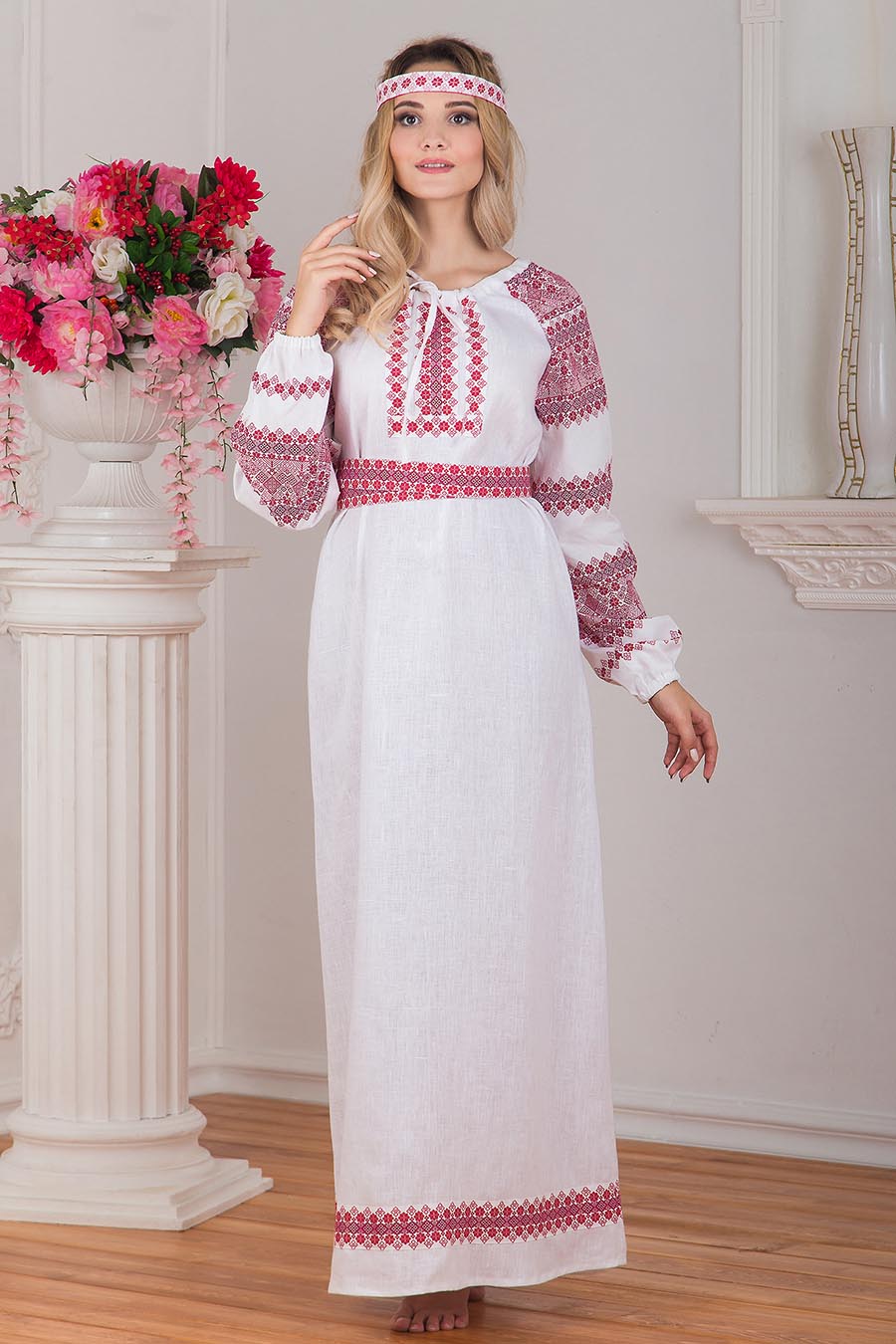 Women in Slavic costumes in Balikpapan