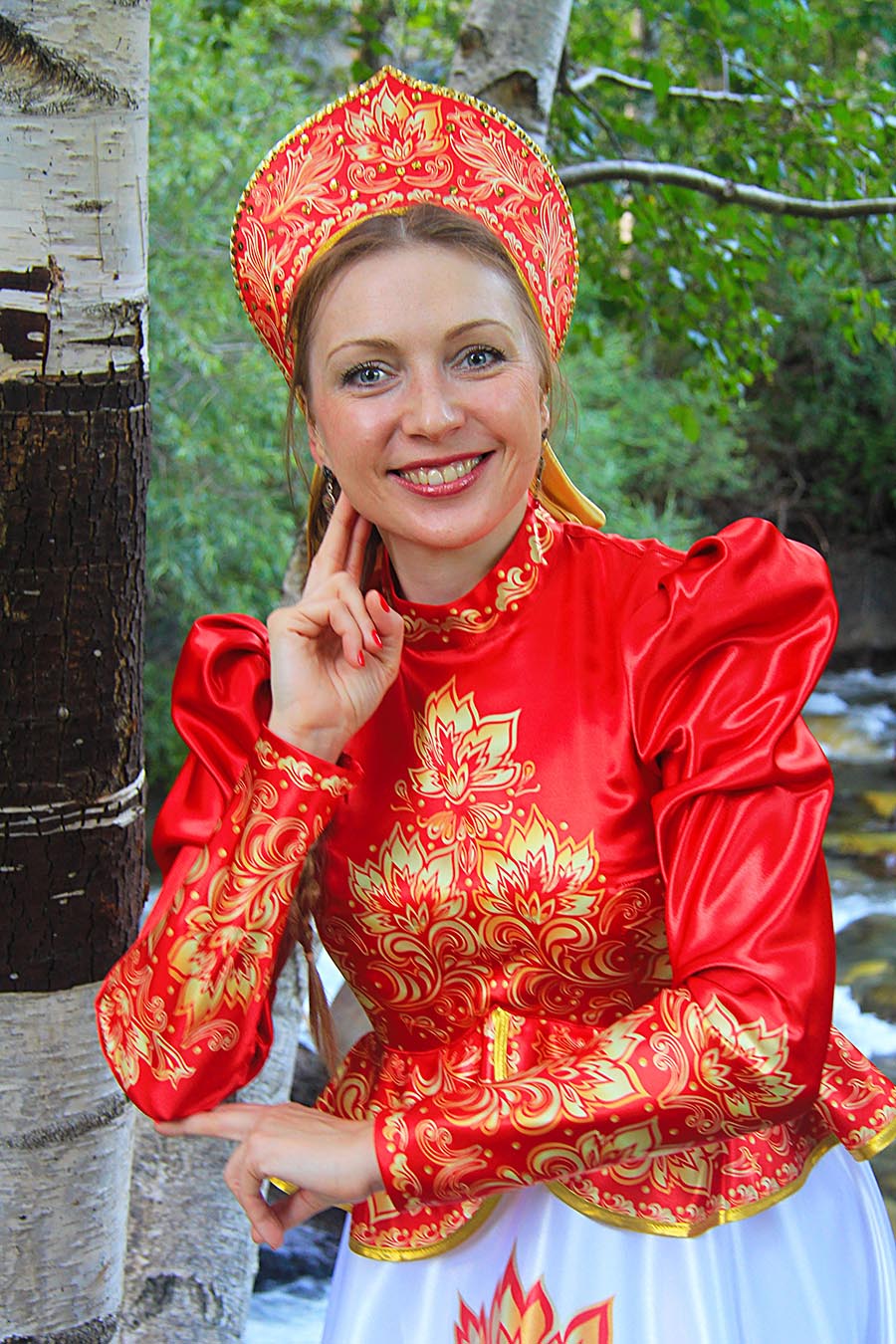 Women in Slavic costumes in Balikpapan