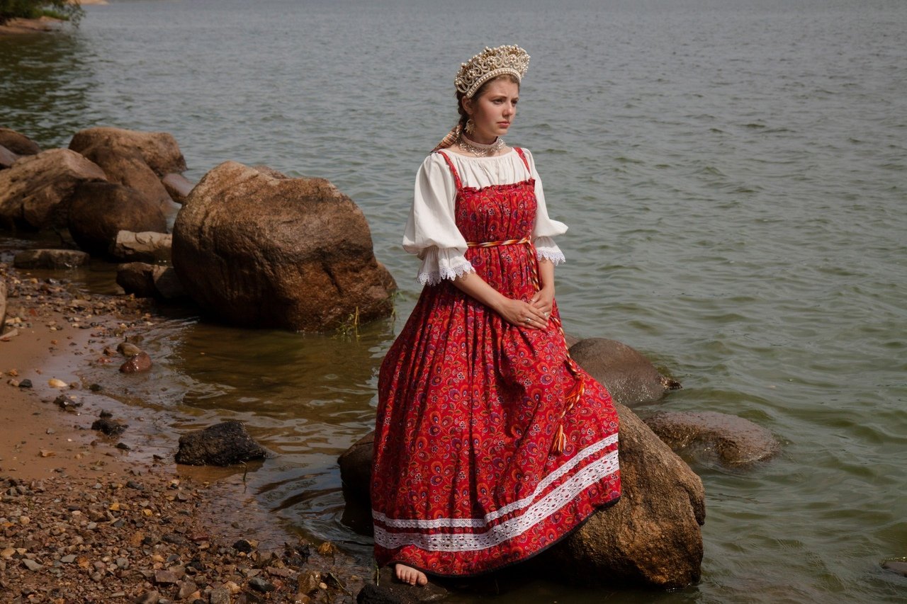 Women in Slavic costumes in Balikpapan