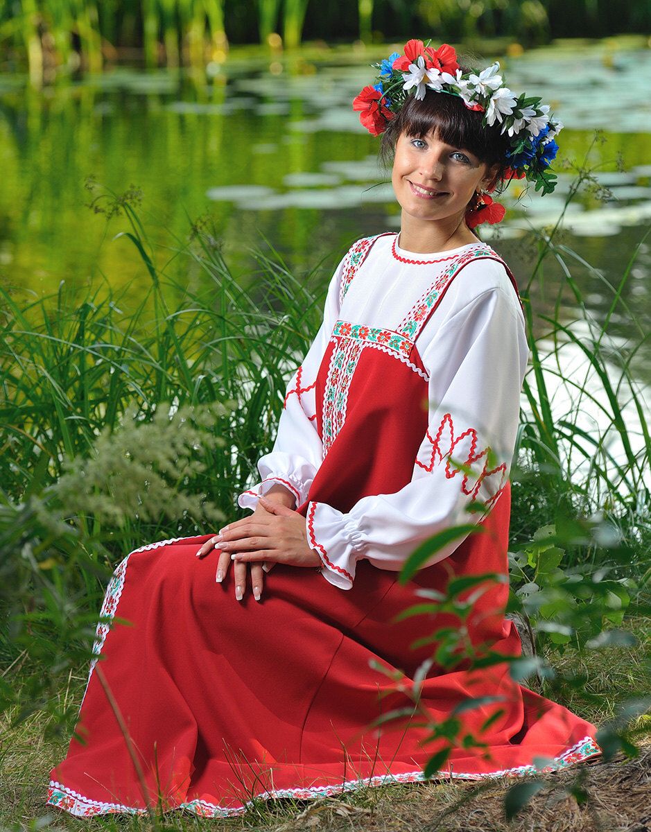 Beautiful girl Girls in Slavic costumes in Balikpapan